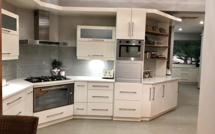 4 Bedroom House in Magersfontein Memorial Golf Estate
