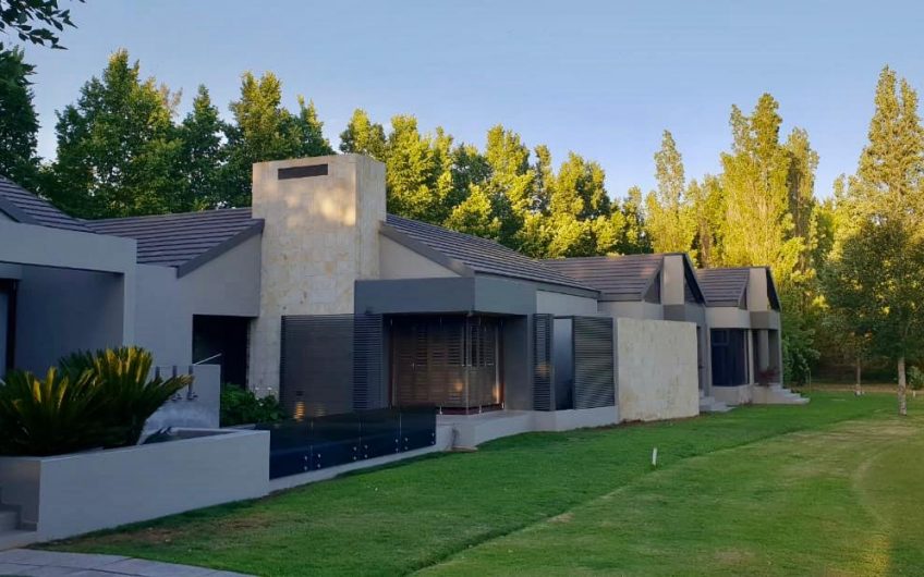 4 Bedroom House in Magersfontein Memorial Golf Estate